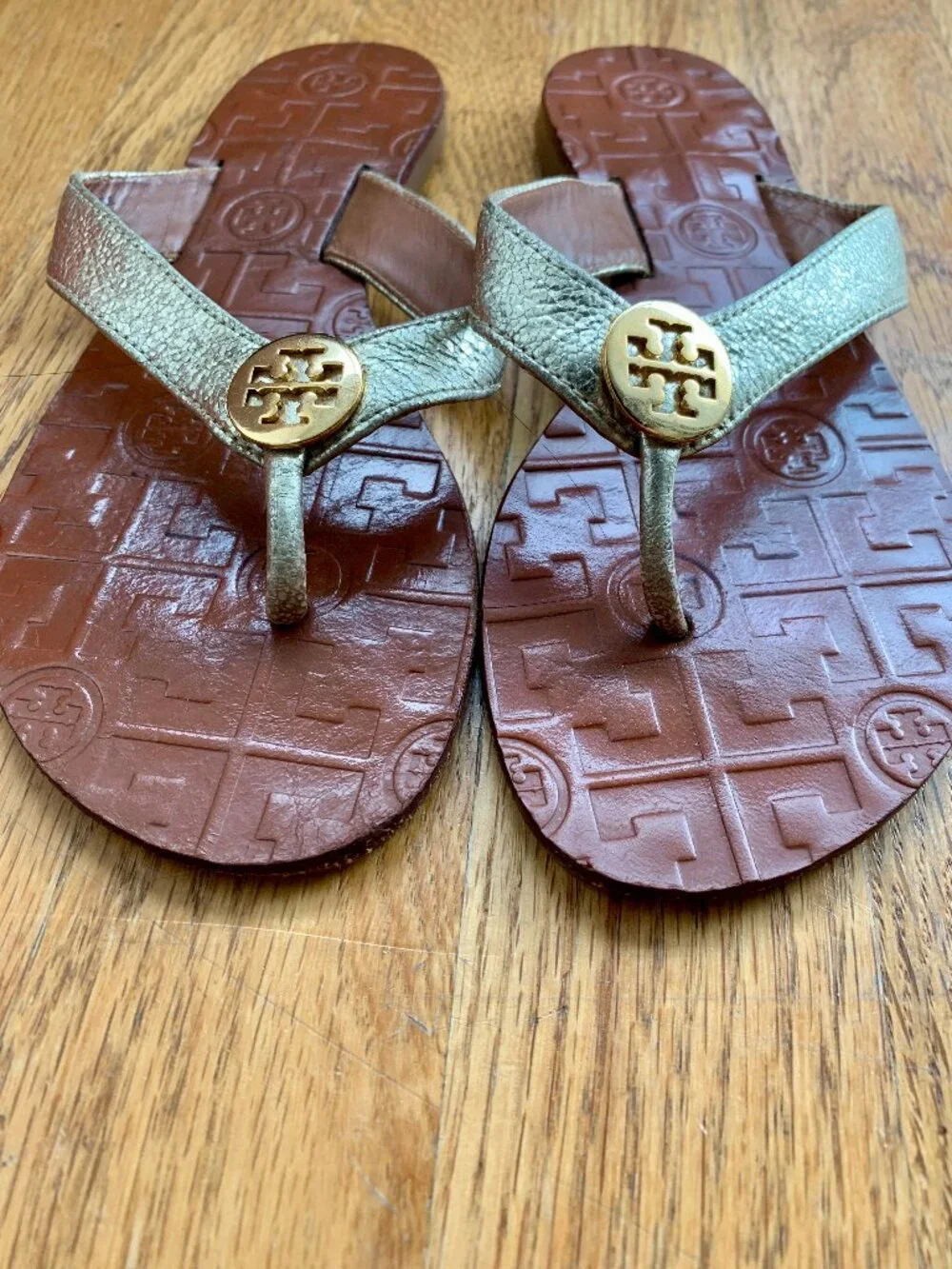 EUC Tory Burch Thora Metallic Gold Leather Sandals/ Flip flops with original box
